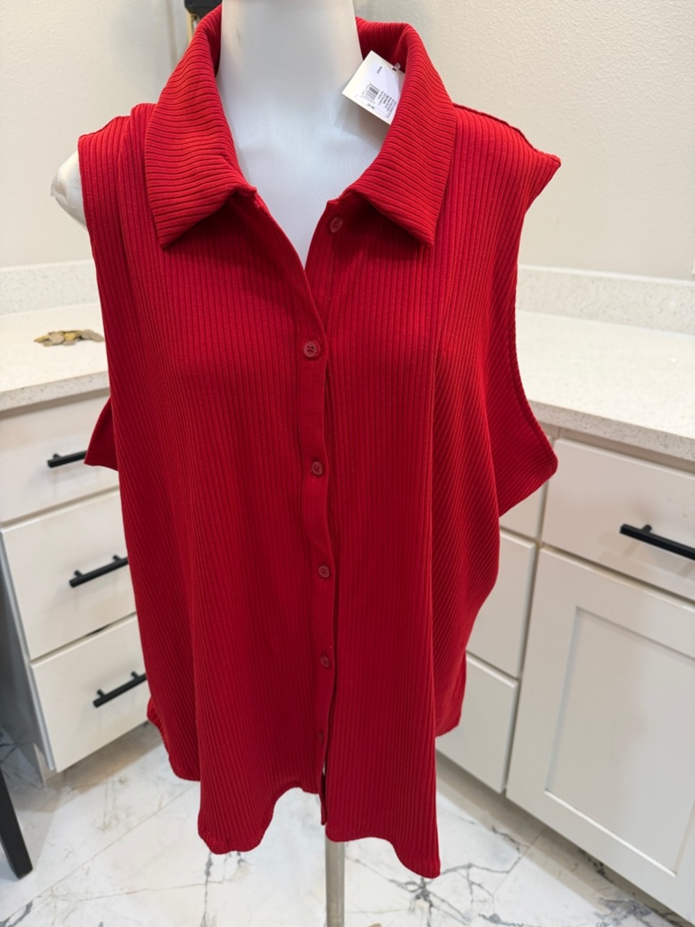 NWT Sleeveless Ribbed Button-Front Top - Red 2X